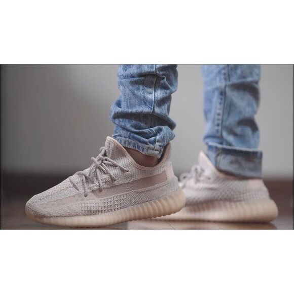 ✨Yeezy Boost 350 V2 Synth Sz 10 Sneakers✨ - Picture 2 of 16